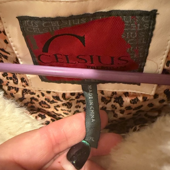 Celsius Premium Jacket Vest 100% Vegan Furs Cream Color Women’s Size XL - Picture 3 of 3